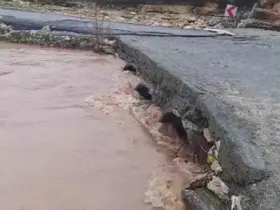 Sağanak sonrası dereler coştu, köprüler hasar aldı

