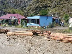 Sağanak yağış Şavşat’ta etkili oldu, cadde ve sokaklar suyla doldu
