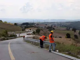 Sakarya’da çelik oto korkuluk montajına başlandı
