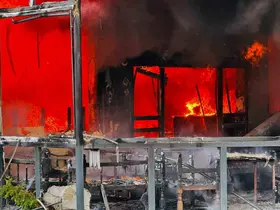 Sakarya’da restoran alevlere teslim oldu, çok sayıda ekip sevk edildi
