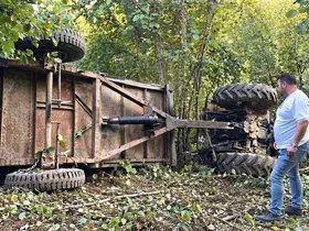 Sakarya’da traktör devrildi: 1 ölü, 2 yaralı
