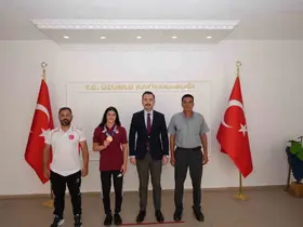 Şampiyon Elvira’ya tebrik

