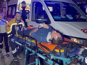 Samsun’da otomobil orta refüje çıktı: 2 yaralı
