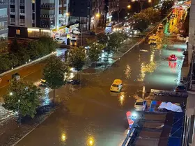 Samsun’da sağanak yağış: Atakum’da ev ve iş yerlerini su bastı
