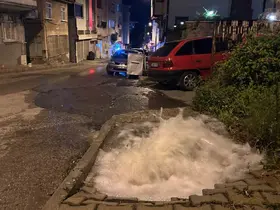 Samsun’da su borusu patladı, yolda su birikintileri oluştu
