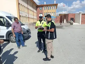 Sandıklı’da okul çevreleri ve öğrenci servisleri denetlendi
