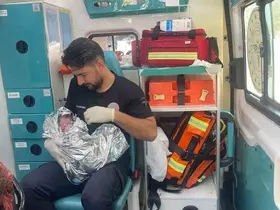 Şanlıurfa’da 112 ekiplerinden araç içerisinde başarılı doğum müdahalesi
