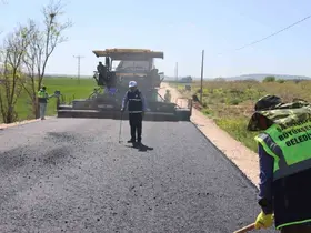 Şanlıurfa’da 14 kilometrelik grup yolunda asfalt seferberliği sürüyor
