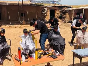 Şanlıurfa’da gönüllü berberler çocukları tıraş etti
