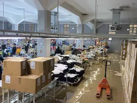 Şanlıurfa’da sağanak yağış fabrikayı göle çevirdi
