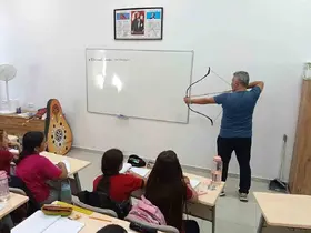 Sarıgöl’de okullarda "Geleneksel Türk Okçuluğu" tanıtımı yapıldı
