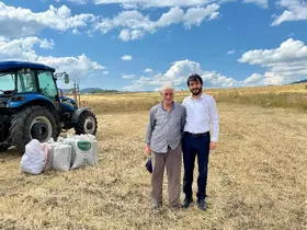 Sarıkamış Müftüsü Divani, tarlada çalışan çiftçilerle buluştu
