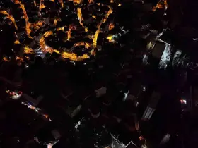 Sarıyer Ayazağa’da karanlığa gömülen mahalle havadan görüntülendi
