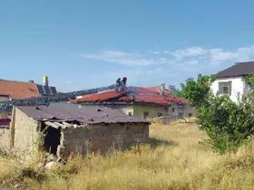 Şarkışla’da müstakil evde yangın: 1 kişi dumandan etkilendi
