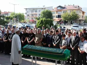 Şehit babası Mehmet Zengin son yolculuğuna uğurlandı
