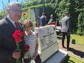Şehit babasına her karne dönemi sözünü tutuyor
