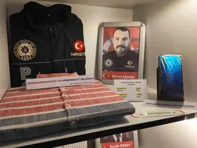 Şehit polis memurunun saçma isabet eden telefonu müzede görenleri duygulandırıyor
