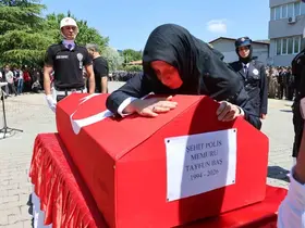 Şehit polise eşinden yürekleri dağlayan veda
