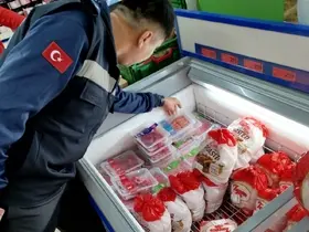 Şehzadeler zabıtasından zincir market denetimi

