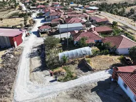 Selendi Gölbaşı’nda yollar ilk kez parke taşına kavuşuyor
