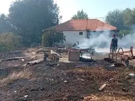 Serik’te çıkan yangında biber serası zarar gördü, alevler eve metreler kala durduruldu
