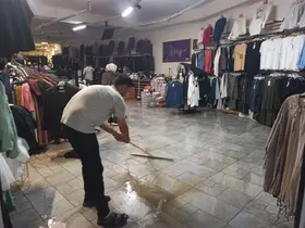 Seydişehir’de sağanak etkili oldu, iş yerlerini su bastı