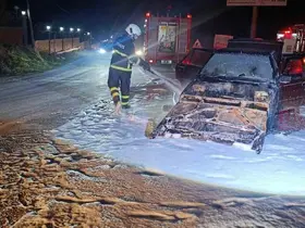 Seyir halindeki otomobil alev alev yandı
