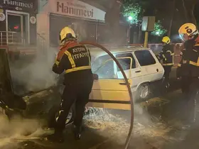 Seyir halindeyken alev alan otomobil, kullanılamaz hale geldi
