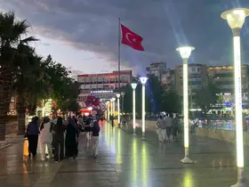 Sıcaktan bunalan vatandaşlar akşam serinliğinde nefes alıyor
