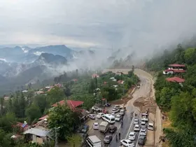 Şiddetli yağış heyelana yol açtı, motosiklet toprak altında kaldı
