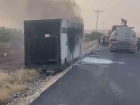 Siirt’te jeneratör taşıyan tır yan yattı, jeneratör alev aldı
