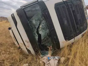 Siirt’te kamyon devrildi: 1 yaralı
