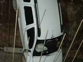Siirt’te otomobil menfez çukuruna düştü: 2 yaralı
