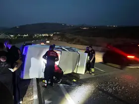 Siirt’te otomobil yan yattı: 2 yaralı
