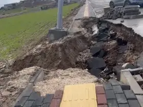 Silvan’da yağışlar nedeniyle yol ve kaldırım çöktü
