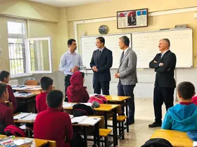 Sincik Kaymakamı Yıldız’dan İmam Hatip Ortaokulu’na ziyaret
