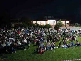Sinema geceleri renkli görüntülerle sona erdi
