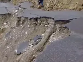 Sinop’ta heyelan: Grup yolu ulaşıma kapandı

