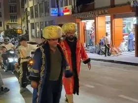 Sinop’ta padişah kostümüyle sıra dışı yürüyüş
