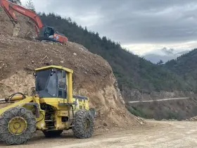 Sinop’ta yol güvenliği için kayalar kırılıyor
