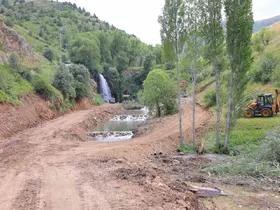 Sırakayalar Şelalesi’nde çevre düzenleme çalışmaları sürüyor
