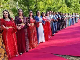 Şırnak’ta en uzun halay kuyruğu
