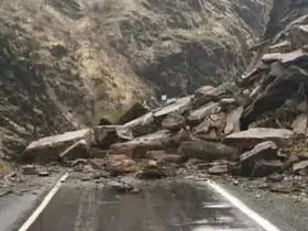 Şırnak’ta heyelan alarmı: Beytüşşebap yolu ulaşıma kapandı
