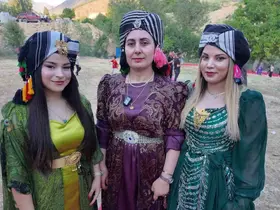 Şırnak’ta yüz yıllardır süren gelenek: Başlara takılan puşiler, düğünlere renk katıyor
