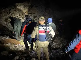 Sisli havada keçilerini ararken kaybolan 2 kişi kurtarıldı
