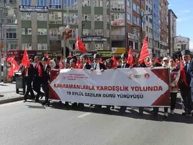 Sivas’ta Gaziler kol kola yürüdü
