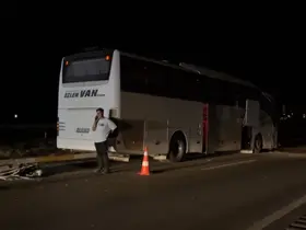 Sivas’ta yolcu otobüsü otomobil ile çarpıştı: 2 yaralı
