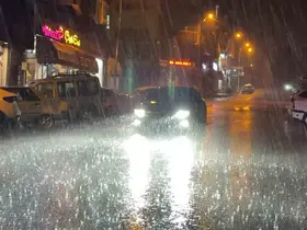Siverek’te sağanak yağış sele neden oldu: Evleri su bastı
