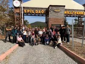 Spil Dağı’nın güzelliklerini kadraja taşıdılar
