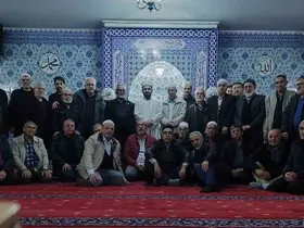 Suriyeli Abdülkerim Ömer’e cami cemaatinden anlamlı uğurlama
